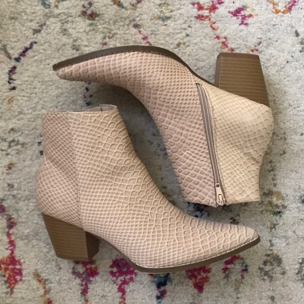 NWOT Free People Going West tan snakeskin bootie